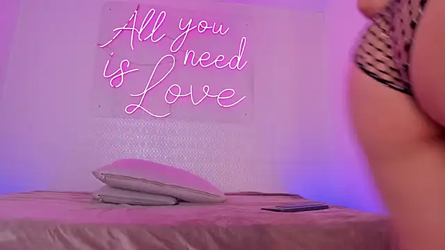 Snapshot of aleksandramiller_ chatting on 05/15/26, 05:14 aleksandramiller online show from 05/15/26, 05:14
