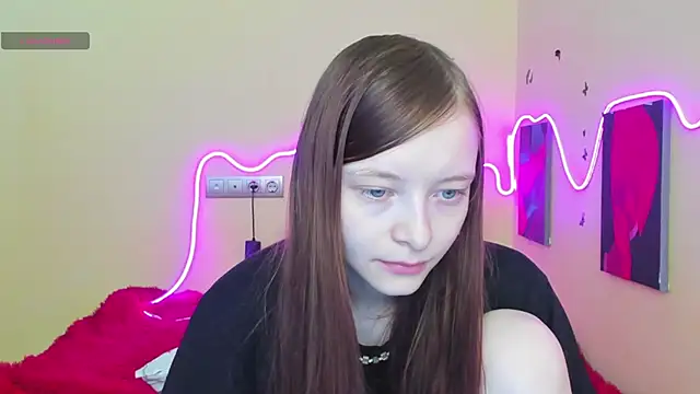 Snapshot of AliceHaris chatting on 09/16/25, 03:29 AliceHaris online show from 09/16/25, 03:29