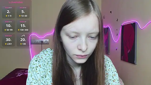 Snapshot of AliceHaris chatting on 10/15/25, 01:06 AliceHaris online show from 10/15/25, 01:06