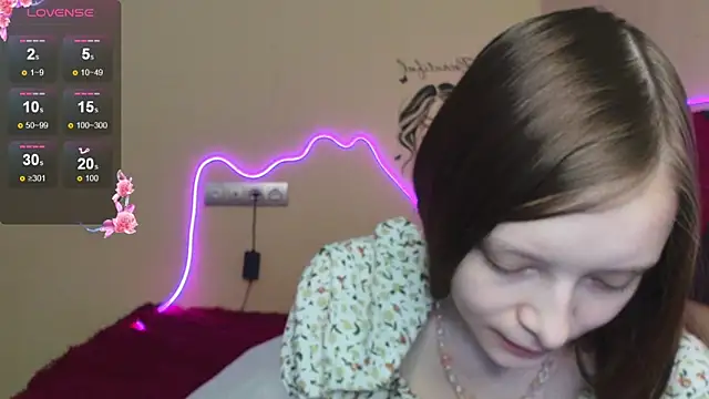 Snapshot of AliceHaris chatting on 10/24/25, 03:14 AliceHaris online show from 10/24/25, 03:14
