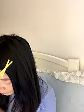 Ella-A9 online show from 10/25/25, 02:56