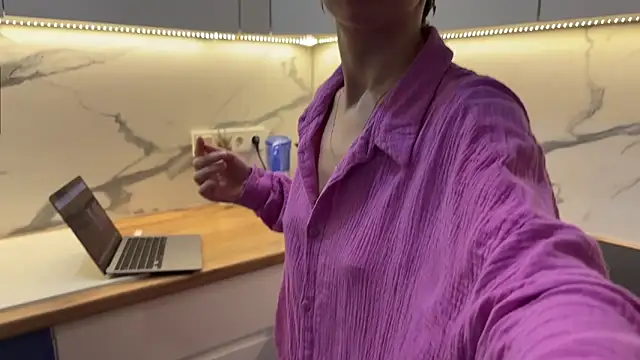 daniellia  online show from 12/19/25, 09:05