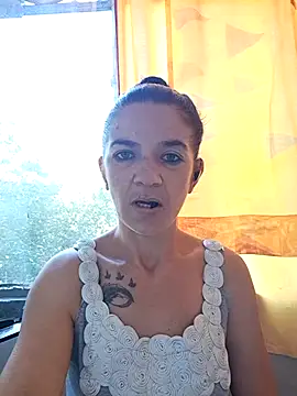 alinaalinutzq online show from 09/22/25, 10:39