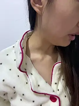 MengMeng0515 online show from 12/18/25, 01:39