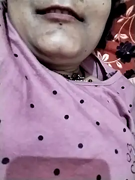 Snapshot of beena01 chatting on 10/20/25, 05:57 beena01 online show from 10/20/25, 05:57