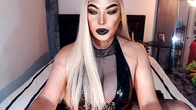 Snapshot of xTrixieMae chatting on 11/02/25, 10:17 xTrixieMae online show from 11/02/25, 10:17