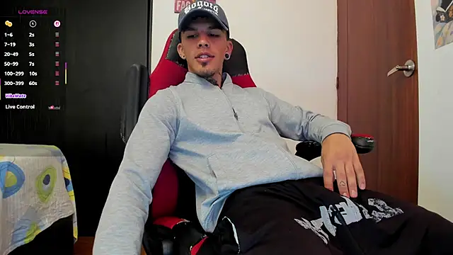 Snapshot of Savajelust chatting on 09/25/25, 02:10 Savajelust online show from 09/25/25, 02:10