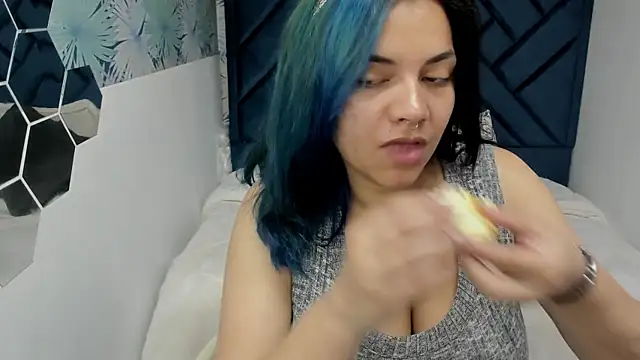 Kiara Cruz   online show from 09/20/25, 03:02