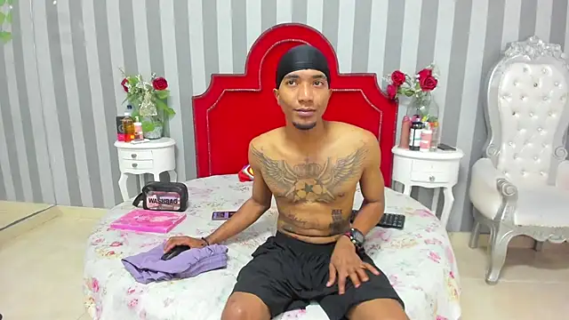 Snapshot of CaroyAndy chatting on 01/07/26, 12:29 CaroyAndy online show from 01/07/26, 12:29