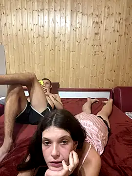 Snapshot of FoxStudioSex chatting on 09/25/25, 12:42 FoxStudioSex online show from 09/25/25, 12:42