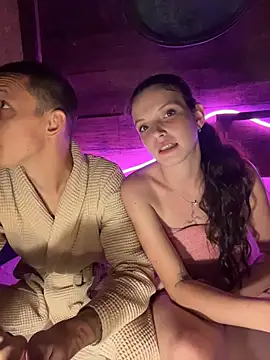 Snapshot of FoxStudioSex chatting on 10/19/25, 03:34 FoxStudioSex online show from 10/19/25, 03:34