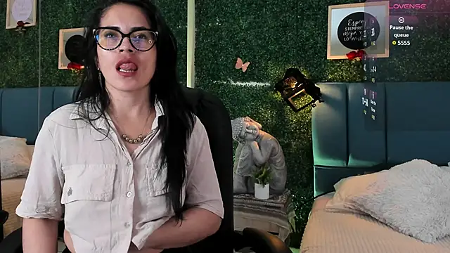 Linagh  online show from 11/24/25, 12:05