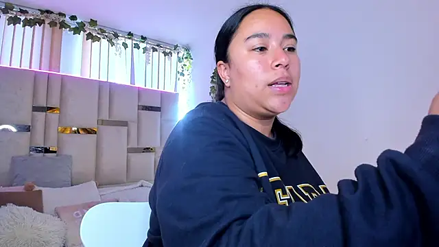 Zoey thompson online show from 02/25/26, 09:13