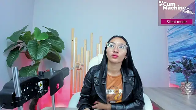 Snapshot of lucyy_liiuu chatting on 09/18/25, 01:02 lucyy liiuu online show from 09/18/25, 01:02