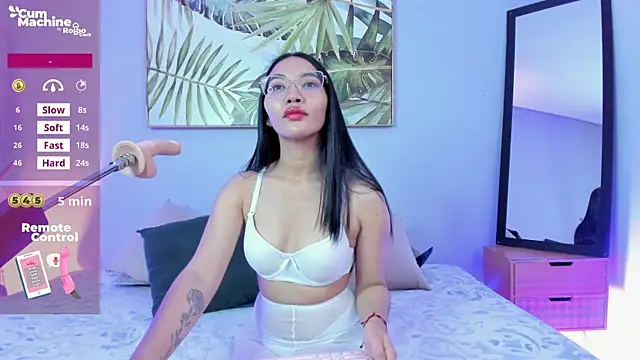 Snapshot of lucyy_liiuu chatting on 10/21/25, 01:12 lucyy liiuu online show from 10/21/25, 01:12