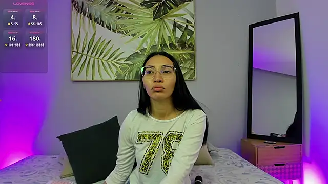 Snapshot of lucyy_liiuu chatting on 10/23/25, 12:37 lucyy liiuu online show from 10/23/25, 12:37