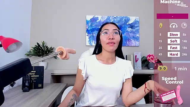 Snapshot of lucyy_liiuu chatting on 11/21/25, 01:32 lucyy liiuu online show from 11/21/25, 01:32