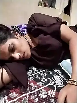 Snapshot of Sofia_kuuu chatting on 10/14/25, 04:30 Sofia kuuu online show from 10/14/25, 04:30