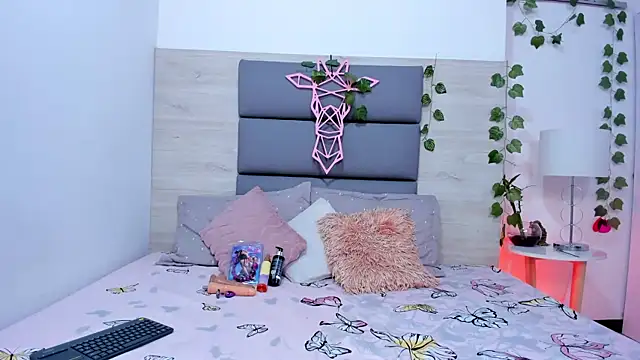 Snapshot of kathysmith19 chatting on 10/07/25, 04:42 kathysmith19 online show from 10/07/25, 04:42