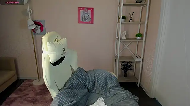 Snapshot of R0cket_bunny chatting on 10/03/25, 01:13 R0cket bunny online show from 10/03/25, 01:13