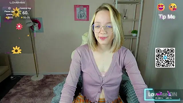 Snapshot of R0cket_bunny chatting on 10/05/25, 01:04 R0cket bunny online show from 10/05/25, 01:04