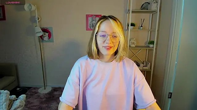 Snapshot of R0cket_bunny chatting on 10/06/25, 01:14 R0cket bunny online show from 10/06/25, 01:14