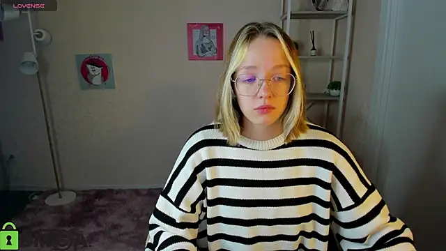 Snapshot of R0cket_bunny chatting on 10/09/25, 01:25 R0cket bunny online show from 10/09/25, 01:25