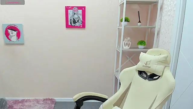 Snapshot of R0cket_bunny chatting on 10/20/25, 01:06 R0cket bunny online show from 10/20/25, 01:06