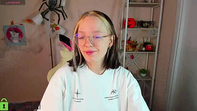 Snapshot of R0cket_bunny chatting on 11/07/25, 01:05 R0cket bunny online show from 11/07/25, 01:05