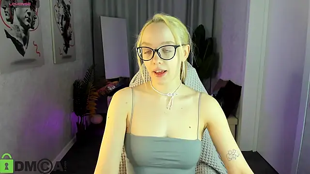 R0cket bunny online show from 04/25/26, 12:35