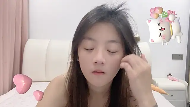 A 18 girls online show from 10/17/25, 11:07