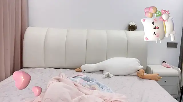 A 18 girls online show from 10/18/25, 03:24