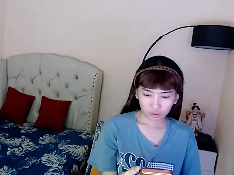 ShantalFoxxy  online show from 06/12/26, 11:25