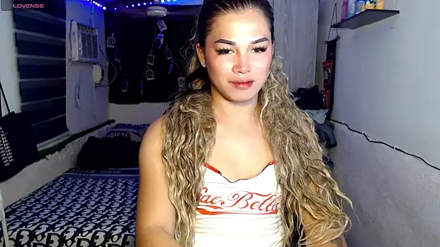 Snapshot of Miss_Chloe69 chatting on 10/31/25, 02:45 Miss Chloe69 online show from 10/31/25, 02:45