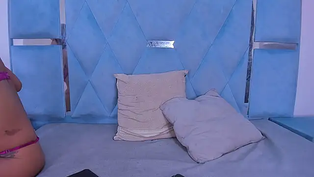 Snapshot of DaylesAndHarry chatting on 10/17/25, 01:03 DaylesAndHarry online show from 10/17/25, 01:03