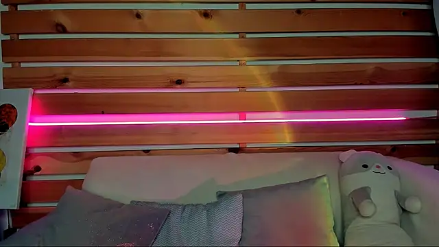 Lori Williams online show from 10/07/25, 01:03