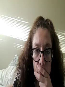 Snapshot of isabellenoela chatting on 10/31/25, 10:33 isabellenoela online show from 10/31/25, 10:33