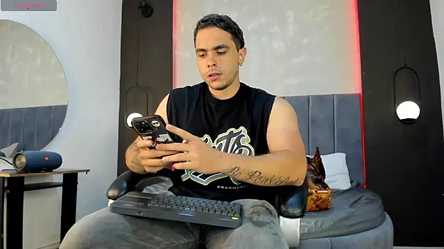 Liam walk  online show from 10/07/25, 07:11