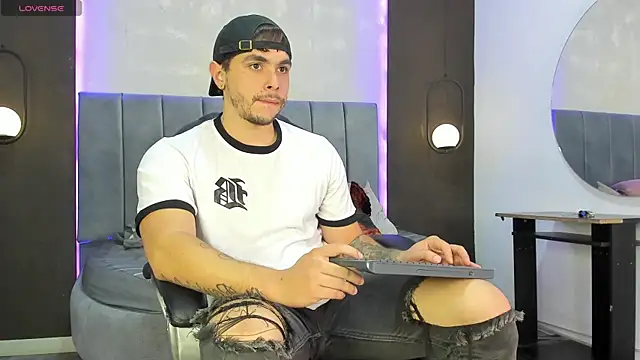 Liam walk  online show from 11/11/25, 08:20