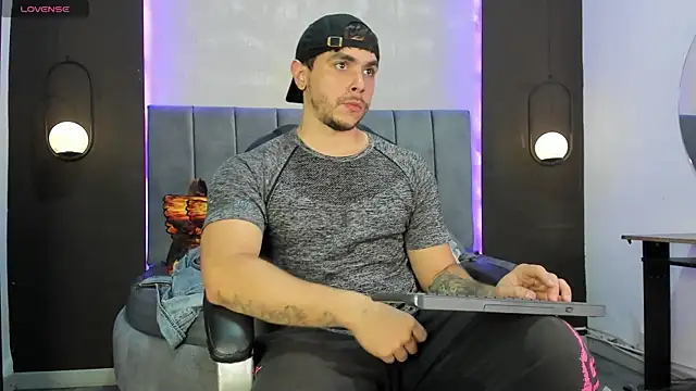 Liam walk  online show from 11/12/25, 07:46