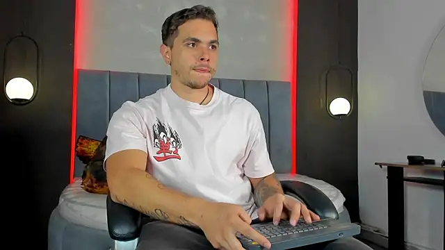 Liam walk  online show from 04/20/26, 06:42