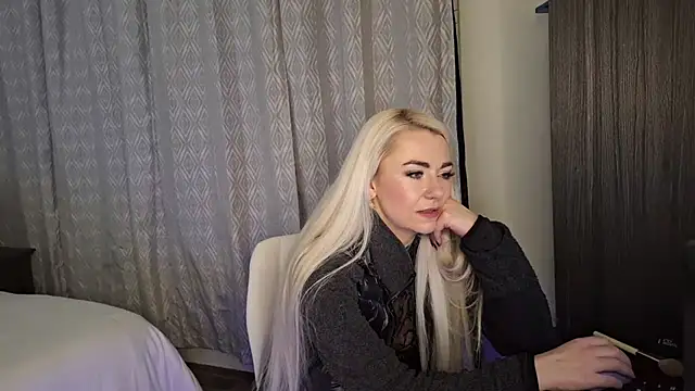 Snapshot of kinkylilsweetie chatting on 11/04/25, 10:25 kinkylilsweetie online show from 11/04/25, 10:25