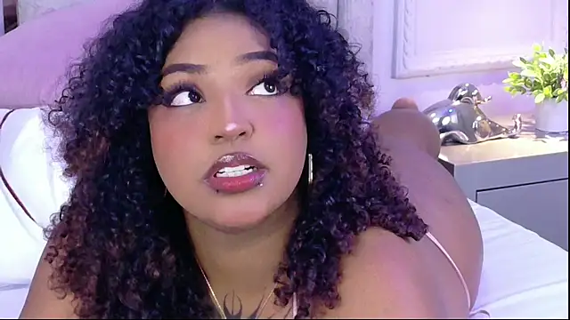 Cristal-Jonnes online show from 04/08/26, 03:28