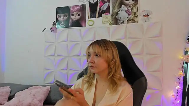 JuliethMoss online show from 11/24/25, 05:07