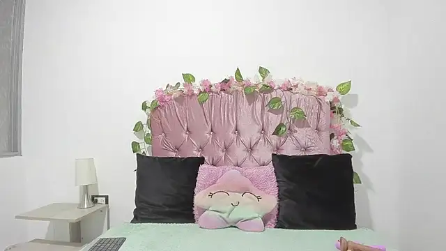 ivy moon05 online show from 10/13/25, 01:11