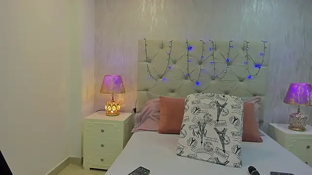 Pamelamiler   online show from 09/16/25, 12:17