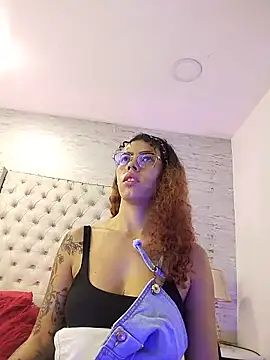 Snapshot of Pamelamiler__ chatting on 06/04/26, 11:38 Pamelamiler online show from 06/04/26, 11:38