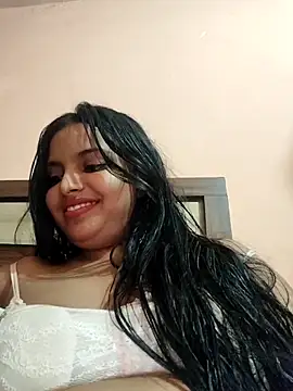 Snapshot of Maahhii_2 chatting on 05/19/26, 09:10 Maahhii 2 online show from 05/19/26, 09:10