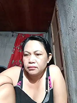 Snapshot of Everleigh_mom chatting on 09/17/25, 07:48 Everleigh mom online show from 09/17/25, 07:48