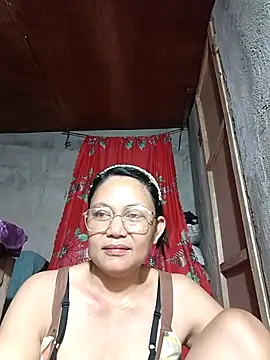 Snapshot of Everleigh_mom chatting on 09/18/25, 07:54 Everleigh mom online show from 09/18/25, 07:54